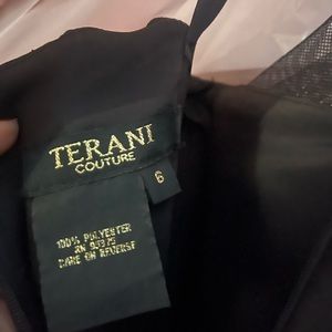 Beautiful Black Formal Dress. Size 6. Worn once. Like new. Paid 560. Asking 250